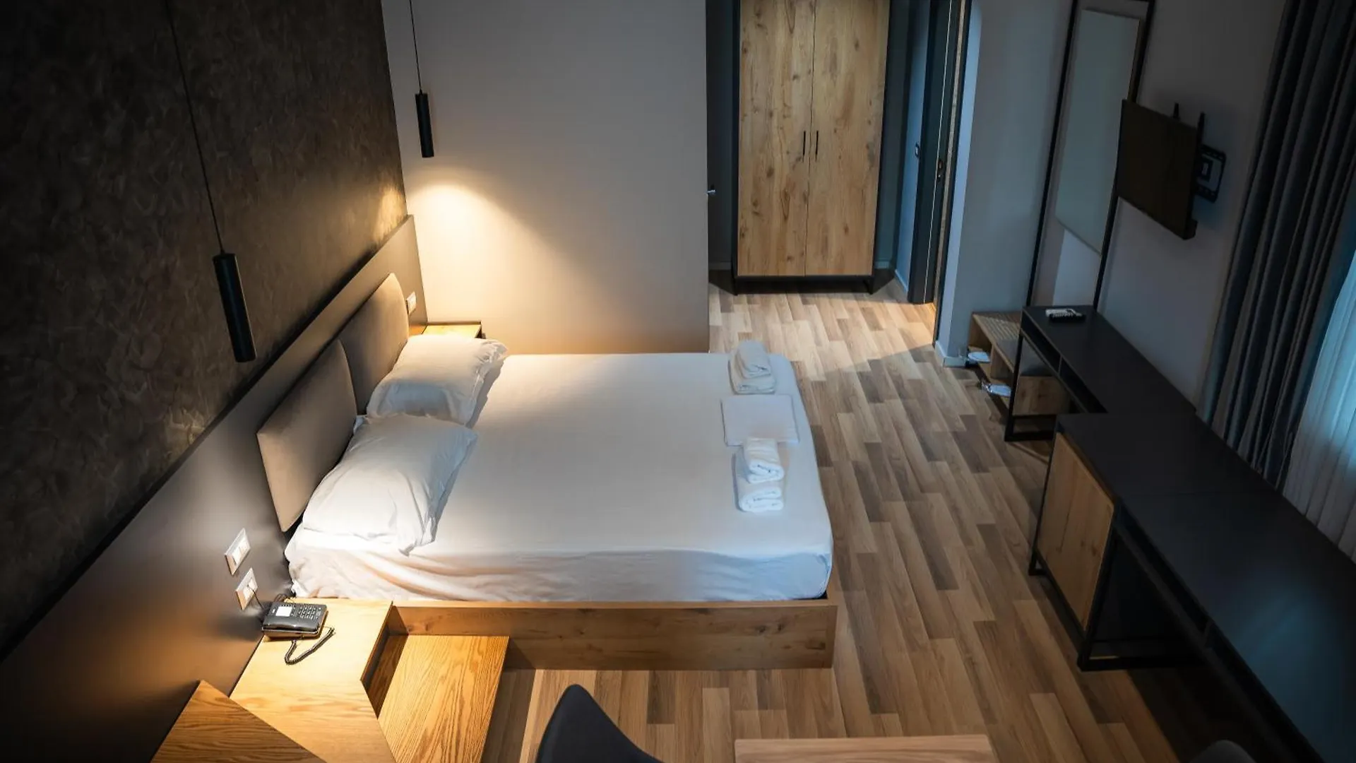 Center Boutique Hotel تيرانا