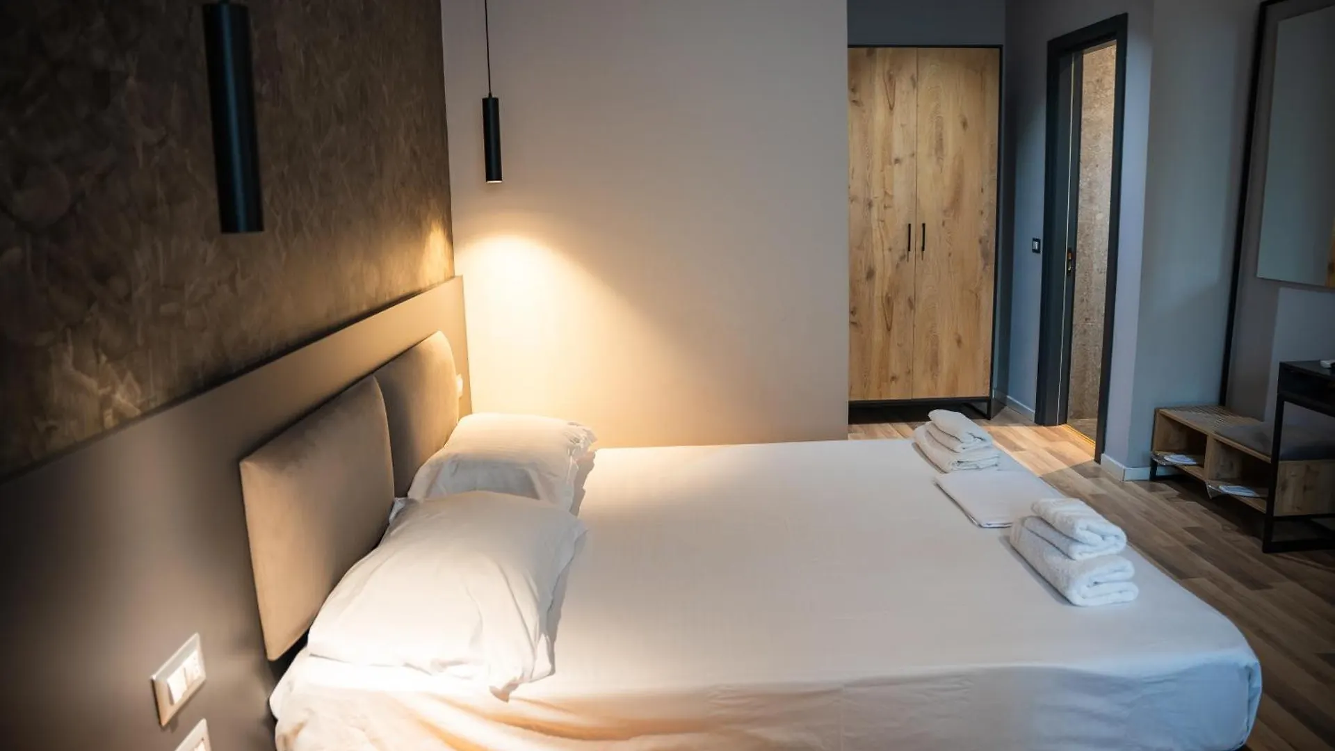 Center Boutique Hotel تيرانا 3*,