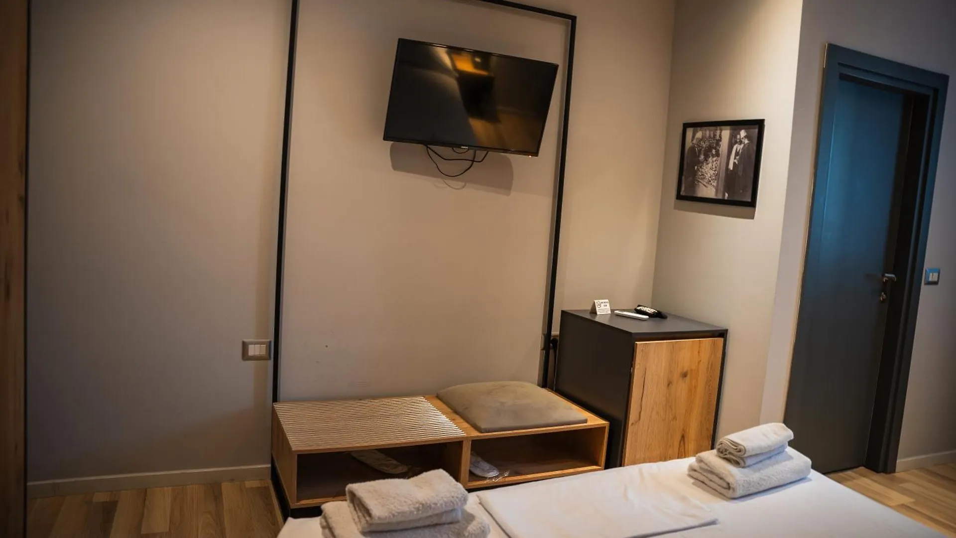 Center Boutique Hotel Tirana 3*,  Albanien